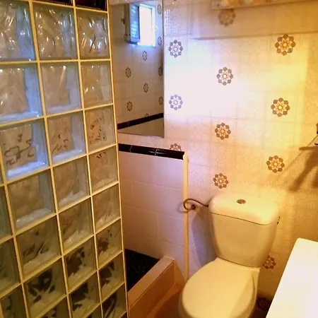 Amigos De Claude & Joanna ホームステイ