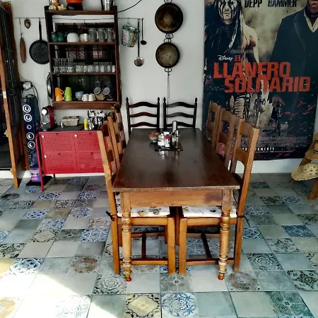 Amigos De Claude & Joanna ホームステイ